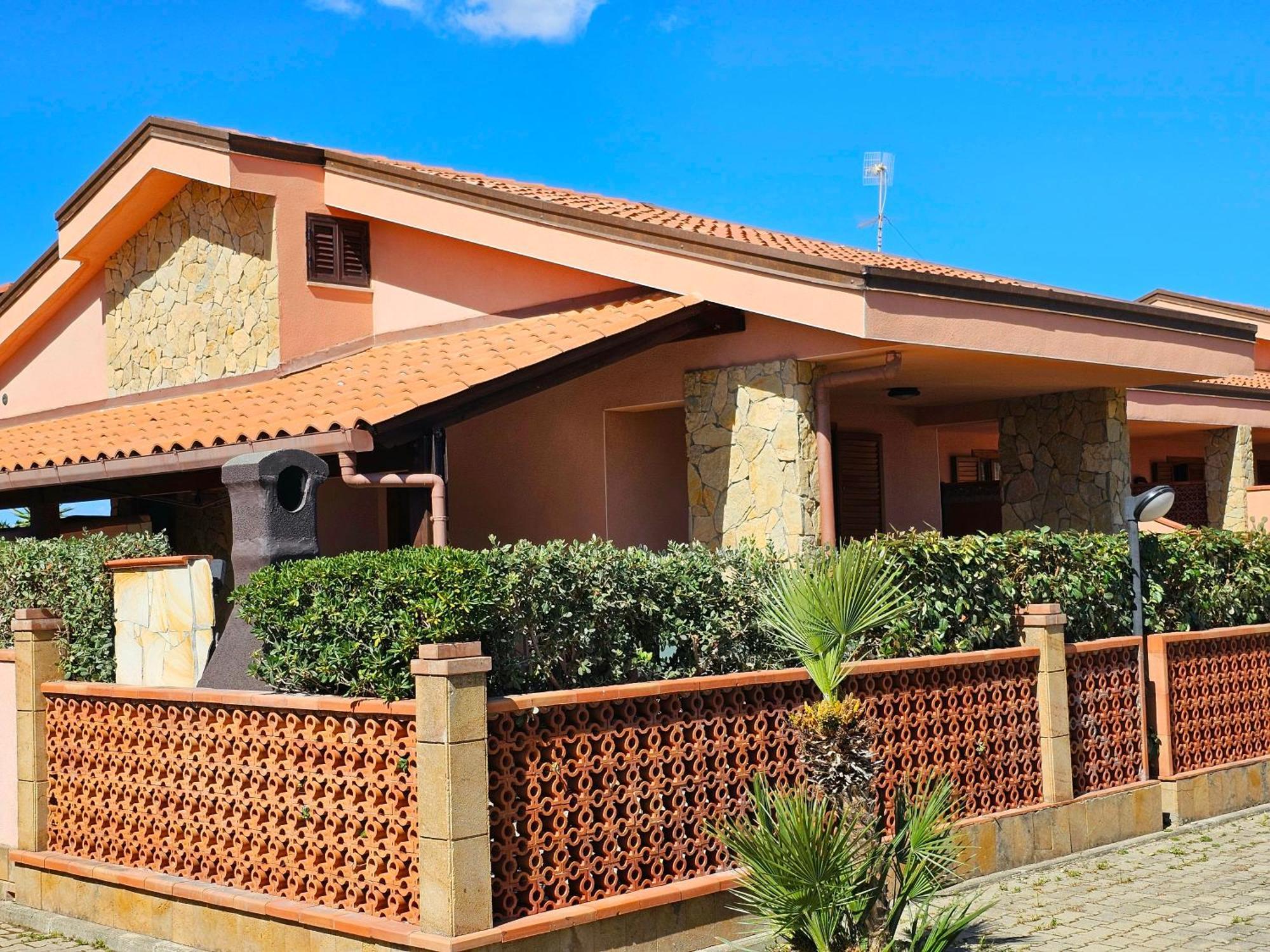 Costa Mediterranea Holiday Homes Campofelice Di Roccella Eksteriør billede